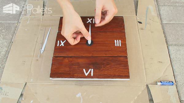Tutorial: Build This Gorgeous Pallet Wall Clock DIY Pallet Video Tutorials Pallet Clocks Tutorial: Build This Gorgeous Pallet Wall Clock DIY Pallet Video Tutorials Pallet Clocks