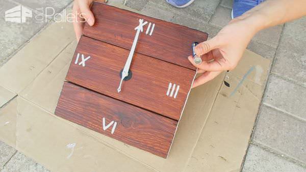 Tutorial: Build This Gorgeous Pallet Wall Clock DIY Pallet Video Tutorials Pallet Clocks Tutorial: Build This Gorgeous Pallet Wall Clock DIY Pallet Video Tutorials Pallet Clocks