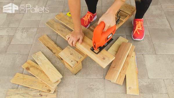 Tutorial: Build This Gorgeous Pallet Wall Clock DIY Pallet Video Tutorials Pallet Clocks Tutorial: Build This Gorgeous Pallet Wall Clock DIY Pallet Video Tutorials Pallet Clocks