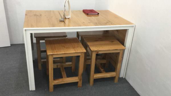 Adorable Little Pallet Dining Table Set Pallet Desks & Pallet Tables Pallet Projects Adorable Little Pallet Dining Table Set Pallet Desks & Pallet Tables Pallet Projects