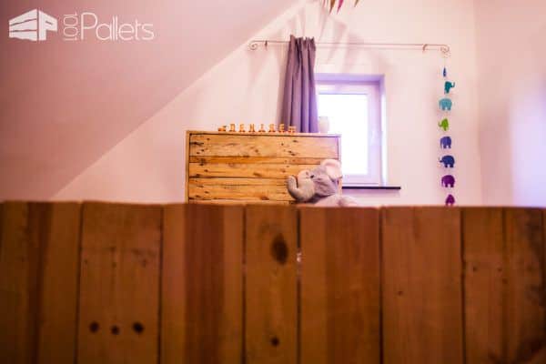 Daughter’s First Bed Using Pallets / Un Lit En Palette Sur Roulette Fun Pallet Crafts for Kids Pallet Beds, Pallet Headboards & Frames Daughter’s First Bed Using Pallets / Un Lit En Palette Sur Roulette Fun Pallet Crafts for Kids Pallet Beds, Pallet Headboards & Frames