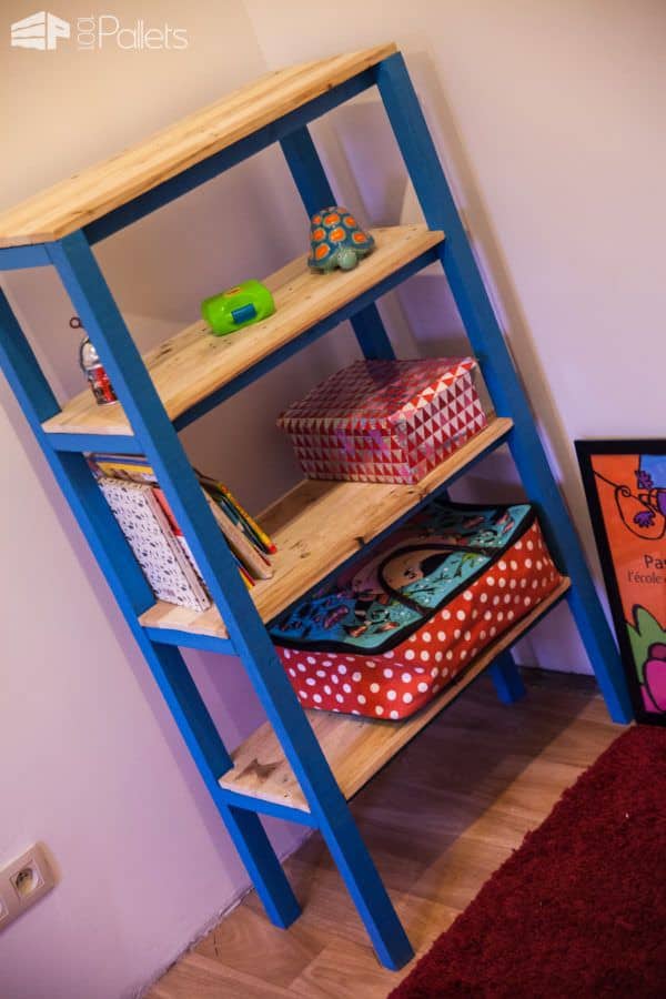 Daughter’s New Blue Pallet Shelves / Une étagère Pour Ma Fille Pallet Shelves & Pallet Coat Hangers Daughter’s New Blue Pallet Shelves / Une étagère Pour Ma Fille Pallet Shelves & Pallet Coat Hangers