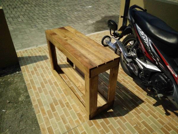 Dual Purpose Outdoor Pallet Bench/Shoe Rack Pallet Benches, Pallet Chairs & Stools Dual Purpose Outdoor Pallet Bench/Shoe Rack Pallet Benches, Pallet Chairs & Stools