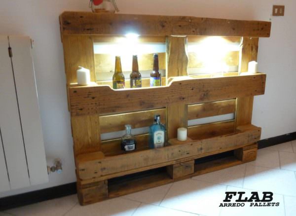 Mobile Pallet Hallway Display Shelving / Mobile Corridoi Pallet Shelves & Pallet Coat Hangers Mobile Pallet Hallway Display Shelving / Mobile Corridoi Pallet Shelves & Pallet Coat Hangers