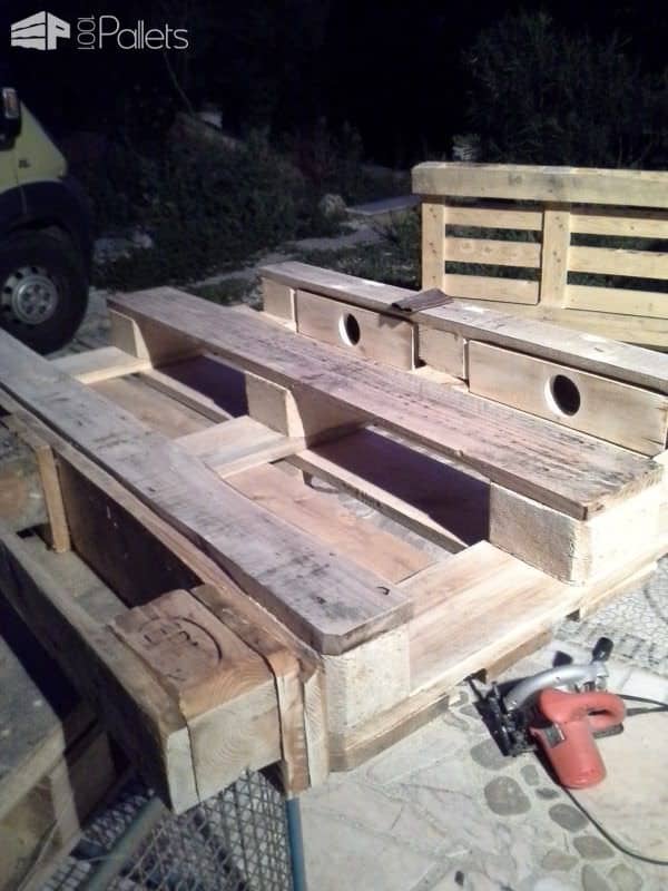 Mobile Pallet Hallway Display Shelving / Mobile Corridoi Pallet Shelves & Pallet Coat Hangers Mobile Pallet Hallway Display Shelving / Mobile Corridoi Pallet Shelves & Pallet Coat Hangers