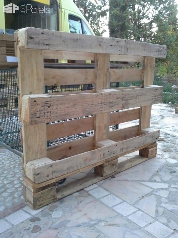 Mobile Pallet Hallway Display Shelving / Mobile Corridoi Pallet Shelves & Pallet Coat Hangers Mobile Pallet Hallway Display Shelving / Mobile Corridoi Pallet Shelves & Pallet Coat Hangers