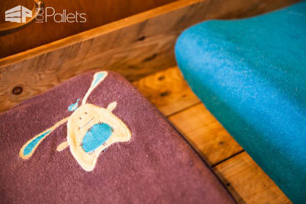 Pallet Wood Double Changing Table/Double Table à Langer En Palettes Pallet Desks & Pallet Tables Pallet Wood Double Changing Table/Double Table à Langer En Palettes Pallet Desks & Pallet Tables