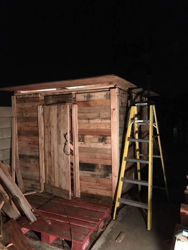 Small, Handy Pallet Storage Shed/Cabin Pallet Sheds, Cabins, Huts & Playhouses Small, Handy Pallet Storage Shed/Cabin Pallet Sheds, Cabins, Huts & Playhouses