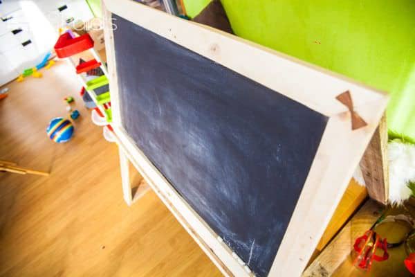 Bowtie-joined Pallet Chalkboard Fun Pallet Crafts for Kids Bowtie-joined Pallet Chalkboard Fun Pallet Crafts for Kids