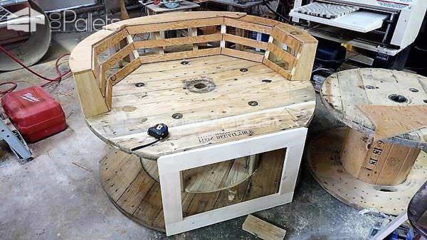 Comfy Inviting Diy Oversized Pallet/Spool Chair Pallet Benches, Pallet Chairs & Stools Comfy Inviting Diy Oversized Pallet/Spool Chair Pallet Benches, Pallet Chairs & Stools