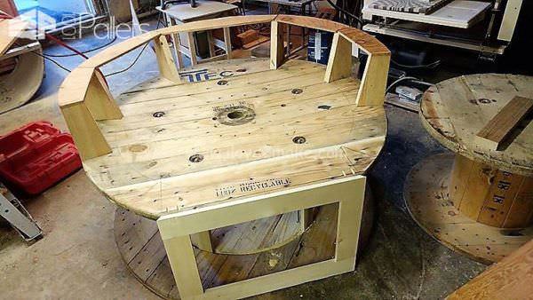 Comfy Inviting Diy Oversized Pallet/Spool Chair Pallet Benches, Pallet Chairs & Stools Comfy Inviting Diy Oversized Pallet/Spool Chair Pallet Benches, Pallet Chairs & Stools
