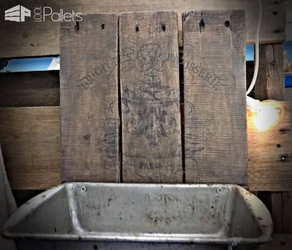 Farmhouse-style French Bakery Motif Pallet Wall Bins Pallet Home Décor Ideas Farmhouse-style French Bakery Motif Pallet Wall Bins Pallet Home Décor Ideas