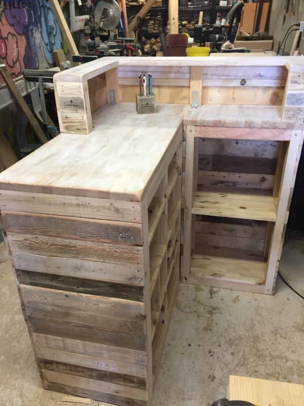 Pallet Sales Counter / Comptoir De Vente Palette Pallet Store, Bar & Restaurant Decorations Pallet Sales Counter / Comptoir De Vente Palette Pallet Store, Bar & Restaurant Decorations