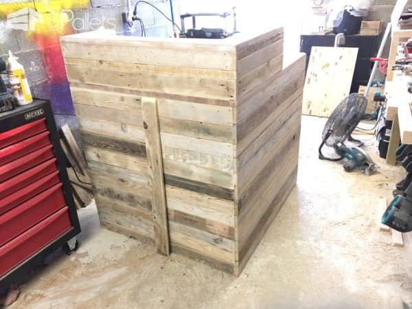 Pallet Sales Counter / Comptoir De Vente Palette Pallet Store, Bar & Restaurant Decorations Pallet Sales Counter / Comptoir De Vente Palette Pallet Store, Bar & Restaurant Decorations
