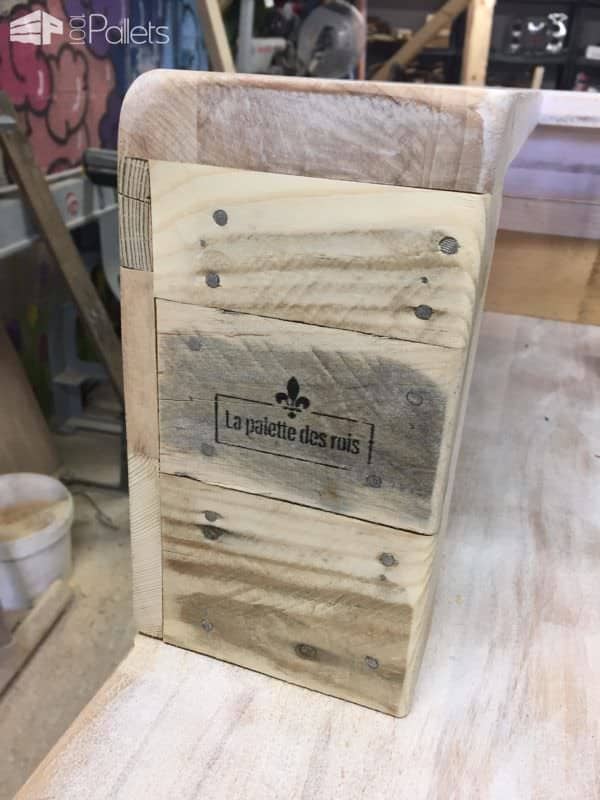 Pallet Sales Counter / Comptoir De Vente Palette Pallet Store, Bar & Restaurant Decorations Pallet Sales Counter / Comptoir De Vente Palette Pallet Store, Bar & Restaurant Decorations