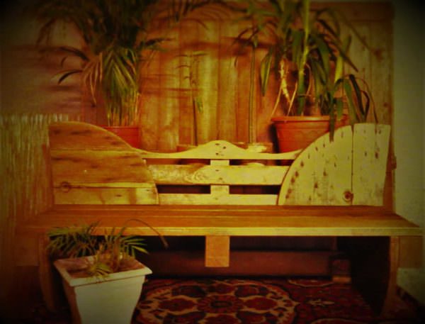 Reely Sturdy Decorative Pallet Bench Pallet Benches, Pallet Chairs & Stools Reely Sturdy Decorative Pallet Bench Pallet Benches, Pallet Chairs & Stools