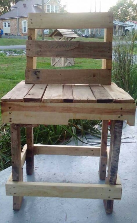 Relax With This Pallet Porch Table/Chair Set Pallet Benches, Pallet Chairs & Stools Pallet Desks & Pallet Tables Relax With This Pallet Porch Table/Chair Set Pallet Benches, Pallet Chairs & Stools Pallet Desks & Pallet Tables