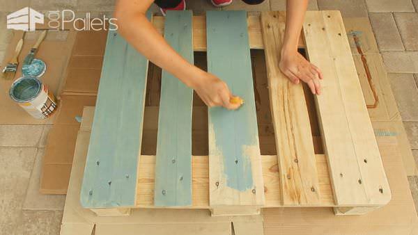 Vintage Style Pallet Coffee Table With Diy Video Pallet Coffee Tables Pallet Tutorials Vintage Style Pallet Coffee Table With Diy Video Pallet Coffee Tables Pallet Tutorials