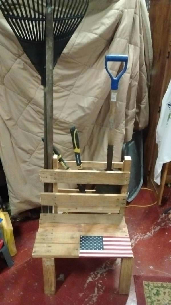 Handy Portable Pallet Gardening/Fishing Chair Pallet Benches, Pallet Chairs & Stools Handy Portable Pallet Gardening/Fishing Chair Pallet Benches, Pallet Chairs & Stools