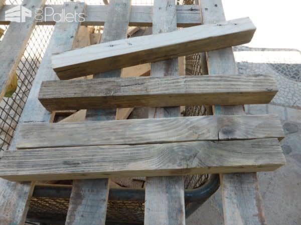 How To Build An Easy Pallet Stool / Come Costruire Uno Sgabello Con I Pallet Pallet Benches, Pallet Chairs & Stools How To Build An Easy Pallet Stool / Come Costruire Uno Sgabello Con I Pallet Pallet Benches, Pallet Chairs & Stools