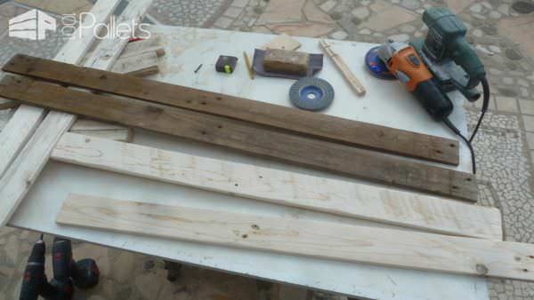 How To Build An Easy Pallet Stool / Come Costruire Uno Sgabello Con I Pallet Pallet Benches, Pallet Chairs & Stools How To Build An Easy Pallet Stool / Come Costruire Uno Sgabello Con I Pallet Pallet Benches, Pallet Chairs & Stools