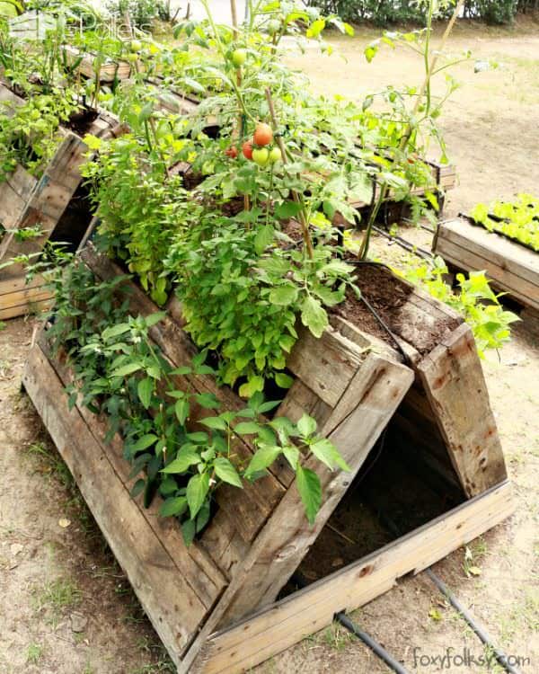 The Most Perfect Raised Garden Beds Made out of Pallets Pallet Planters & Compost Bins The Most Perfect Raised Garden Beds Made out of Pallets Pallet Planters & Compost Bins