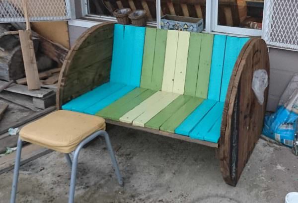 Cable Spool Plus Pallet Wood Backyard Bench Pallet Benches, Pallet Chairs & Stools Cable Spool Plus Pallet Wood Backyard Bench Pallet Benches, Pallet Chairs & Stools