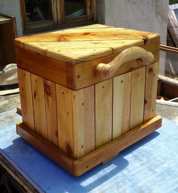 Diagonal-topped Pallet Chest/Seat Features Carved Handle Pallet Boxes & Chests Diagonal-topped Pallet Chest/Seat Features Carved Handle Pallet Boxes & Chests