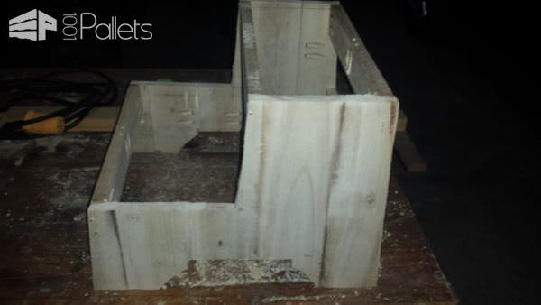 Handy, Adorable Children’s Pallet Step Stool Fun Pallet Crafts for Kids Handy, Adorable Children’s Pallet Step Stool Fun Pallet Crafts for Kids