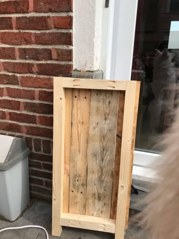 Tilt Out Pallet Garbage Bin for My Utility Room Pallet Cabinets & Wardrobes Pallet Home Accessories Tilt Out Pallet Garbage Bin for My Utility Room Pallet Cabinets & Wardrobes Pallet Home Accessories