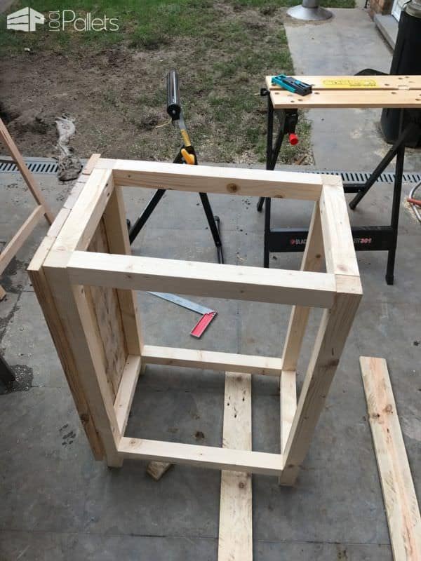 Tilt Out Pallet Garbage Bin for My Utility Room Pallet Cabinets & Wardrobes Pallet Home Accessories Tilt Out Pallet Garbage Bin for My Utility Room Pallet Cabinets & Wardrobes Pallet Home Accessories