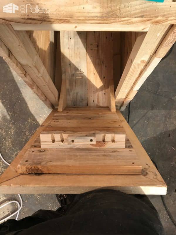 Tilt Out Pallet Garbage Bin for My Utility Room Pallet Cabinets & Wardrobes Pallet Home Accessories Tilt Out Pallet Garbage Bin for My Utility Room Pallet Cabinets & Wardrobes Pallet Home Accessories