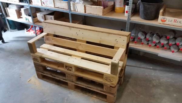 Comfy Little Pallet Garden Bench In Under 2 Hours! Pallet Benches, Pallet Chairs & Stools Comfy Little Pallet Garden Bench In Under 2 Hours! Pallet Benches, Pallet Chairs & Stools