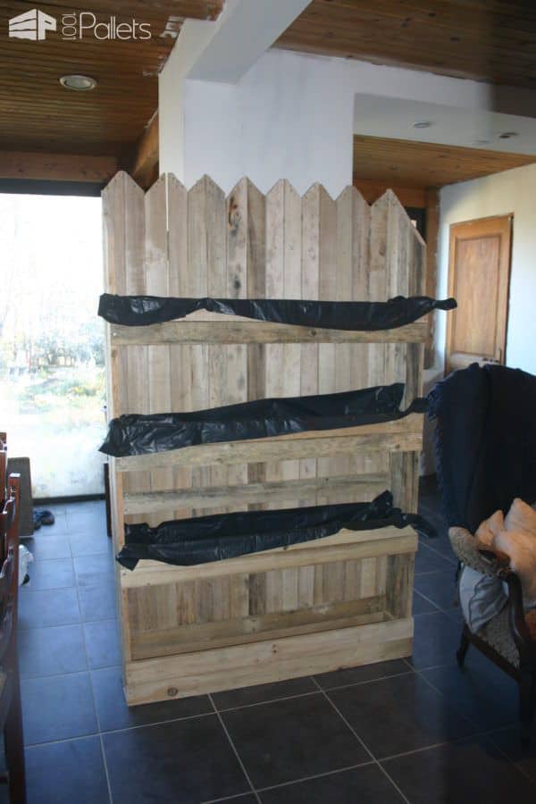Decorative Vertical Pallet Planter / Mur Vegetal Pallet Planters & Compost Bins Decorative Vertical Pallet Planter / Mur Vegetal Pallet Planters & Compost Bins