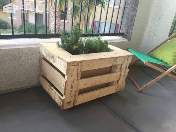 Over 40 Pallet Gardening Ideas for Spring Pallets in the Garden Over 40 Pallet Gardening Ideas for Spring Pallets in the Garden