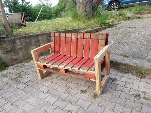 Red Pallet Garden Bench For Outdoor Relaxing Pallet Benches, Pallet Chairs & Stools Red Pallet Garden Bench For Outdoor Relaxing Pallet Benches, Pallet Chairs & Stools