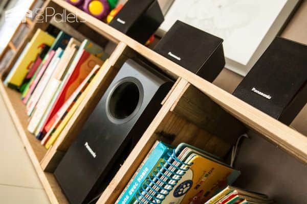 Rustic Pallet Bookshelves For Kid’s Room / Etagère Rustique En Bois De Palettes Pallet Bookcases & Bookshelves Rustic Pallet Bookshelves For Kid’s Room / Etagère Rustique En Bois De Palettes Pallet Bookcases & Bookshelves