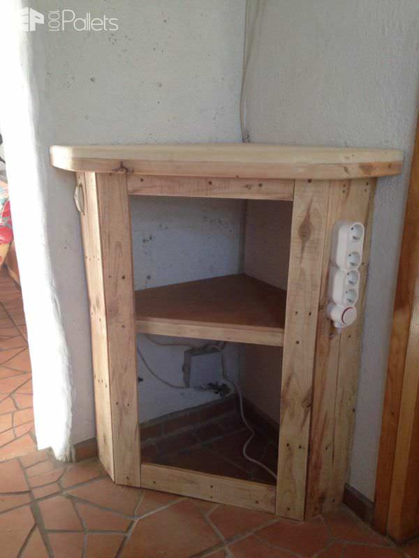Space Saving Corner Pallet Cupboard and Bookshelf Pallet Bookcases & Bookshelves Space Saving Corner Pallet Cupboard and Bookshelf Pallet Bookcases & Bookshelves