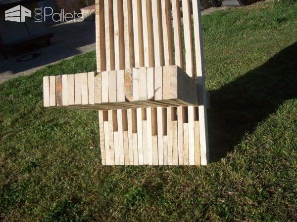 Stacked Pallet Wood Modern Chair / Chaise Palabre En Palette Pallet Benches, Pallet Chairs & Stools Stacked Pallet Wood Modern Chair / Chaise Palabre En Palette Pallet Benches, Pallet Chairs & Stools