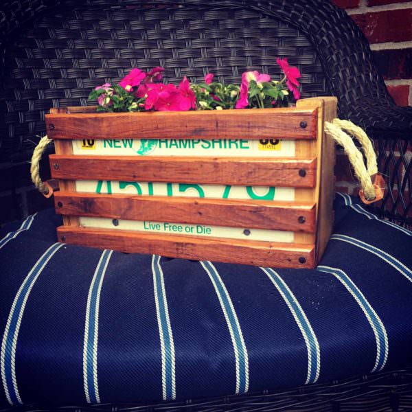 Video Tutorial: License Plate Pallet Wood Planter DIY Pallet Tutorials Pallet Planters & Compost Bins Video Tutorial: License Plate Pallet Wood Planter DIY Pallet Tutorials Pallet Planters & Compost Bins