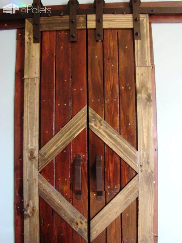 Build Your Own Stunning Sliding Pallet Barn Doors! DIY Pallet Tutorials Pallet Walls & Pallet Doors Build Your Own Stunning Sliding Pallet Barn Doors! DIY Pallet Tutorials Pallet Walls & Pallet Doors