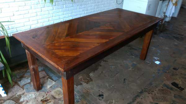 Chevron Pallet Dining Table Is A Beautiful Gift! Pallet Desks & Pallet Tables Chevron Pallet Dining Table Is A Beautiful Gift! Pallet Desks & Pallet Tables