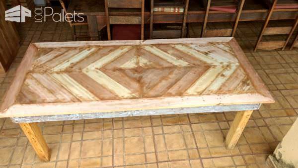 Chevron Pallet Dining Table Is A Beautiful Gift! Pallet Desks & Pallet Tables Chevron Pallet Dining Table Is A Beautiful Gift! Pallet Desks & Pallet Tables