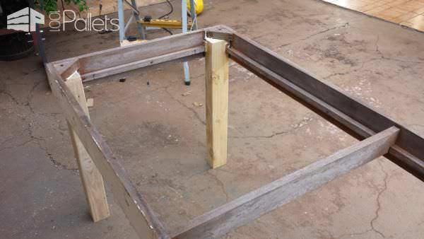 Chevron Pallet Dining Table Is A Beautiful Gift! Pallet Desks & Pallet Tables Chevron Pallet Dining Table Is A Beautiful Gift! Pallet Desks & Pallet Tables