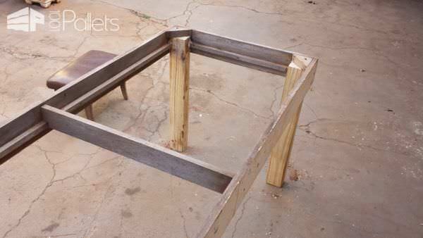 Chevron Pallet Dining Table Is A Beautiful Gift! Pallet Desks & Pallet Tables Chevron Pallet Dining Table Is A Beautiful Gift! Pallet Desks & Pallet Tables
