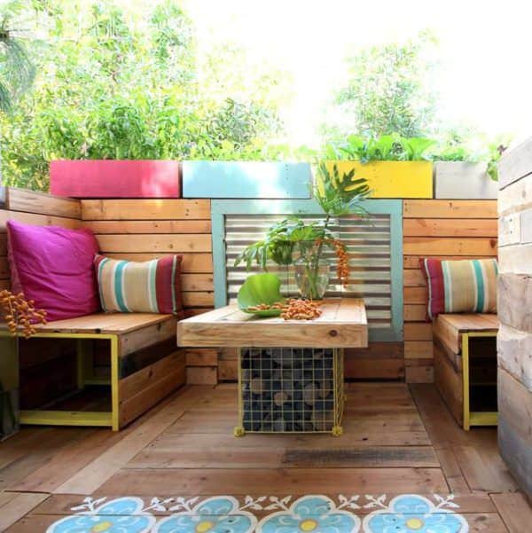 24 Ideas To Make Your Outdoor Living Areas Spectacular Using Pallets Lounges & Garden Sets Pallet Terraces & Pallet Patios 24 Ideas To Make Your Outdoor Living Areas Spectacular Using Pallets Lounges & Garden Sets Pallet Terraces & Pallet Patios