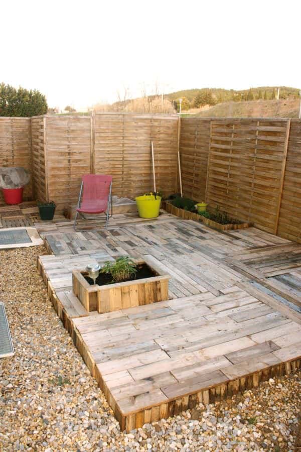 24 Ideas To Make Your Outdoor Living Areas Spectacular Using Pallets Lounges & Garden Sets Pallet Terraces & Pallet Patios 24 Ideas To Make Your Outdoor Living Areas Spectacular Using Pallets Lounges & Garden Sets Pallet Terraces & Pallet Patios