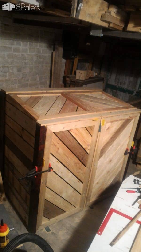 Pallet Trash Bin Shed / Armoire Cache-poubelles Pallet Sheds, Cabins, Huts & Playhouses Pallet Trash Bin Shed / Armoire Cache-poubelles Pallet Sheds, Cabins, Huts & Playhouses