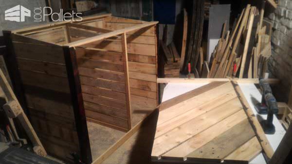 Pallet Trash Bin Shed / Armoire Cache-poubelles Pallet Sheds, Cabins, Huts & Playhouses Pallet Trash Bin Shed / Armoire Cache-poubelles Pallet Sheds, Cabins, Huts & Playhouses