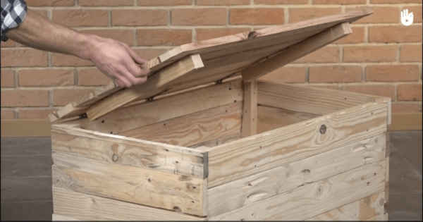 Make Your Own Pallet Storage Chest DIY Pallet Video Tutorials Pallet Boxes & Chests Make Your Own Pallet Storage Chest DIY Pallet Video Tutorials Pallet Boxes & Chests